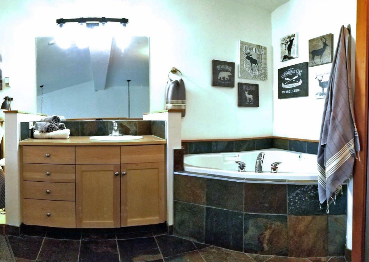 Downtown Loft, Mountain Views, Fireplace, Couple'S Retreat, Walker'S Paradise Canmore Eksteriør bilde