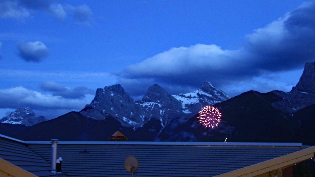 Downtown Loft, Mountain Views, Fireplace, Couple'S Retreat, Walker'S Paradise Canmore Eksteriør bilde